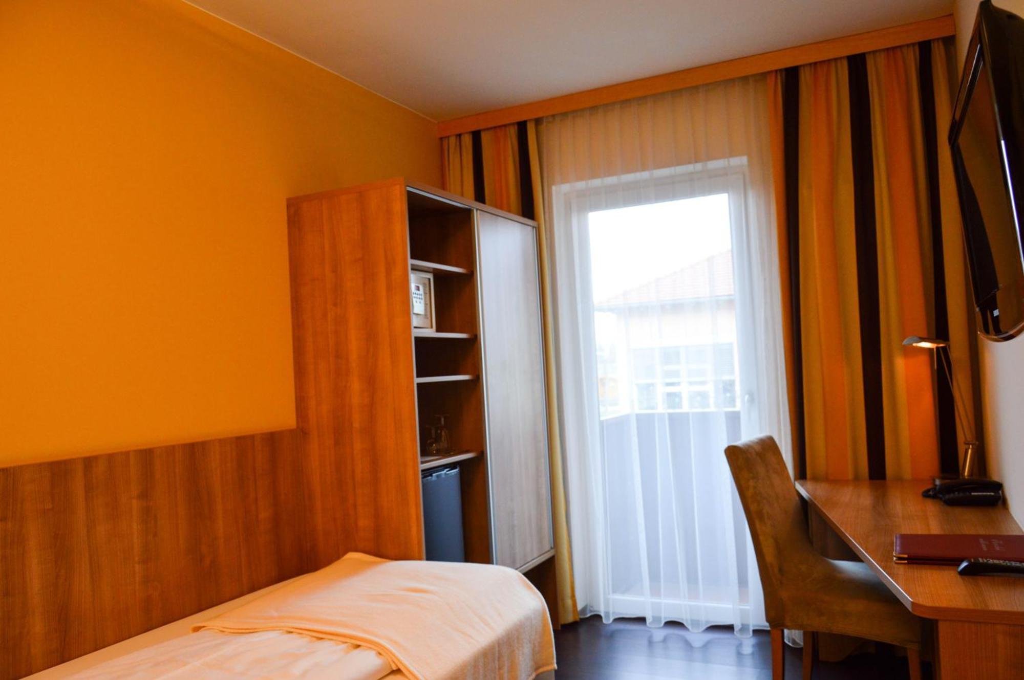 Hotel Roemerhof Tulln An Der Donau Exterior photo